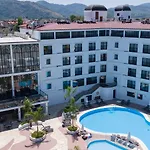 Ramada By Wyndham Hotell 5*