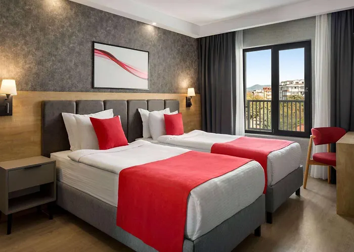 Ramada By Wyndham דלמן
