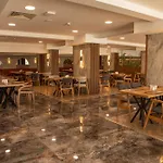 Ξενοδοχείο Ramada By Wyndham 5*