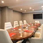 Ramada By Wyndham Ξενοδοχείο 5*