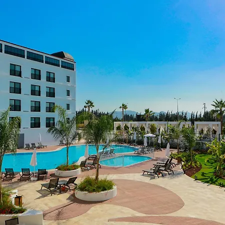 Ramada By Wyndham דלמן