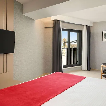 מלון Ramada By Wyndham דלמן