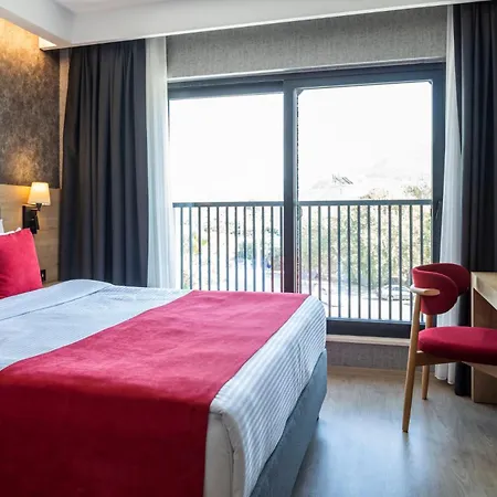 Ramada By Wyndham דלמן