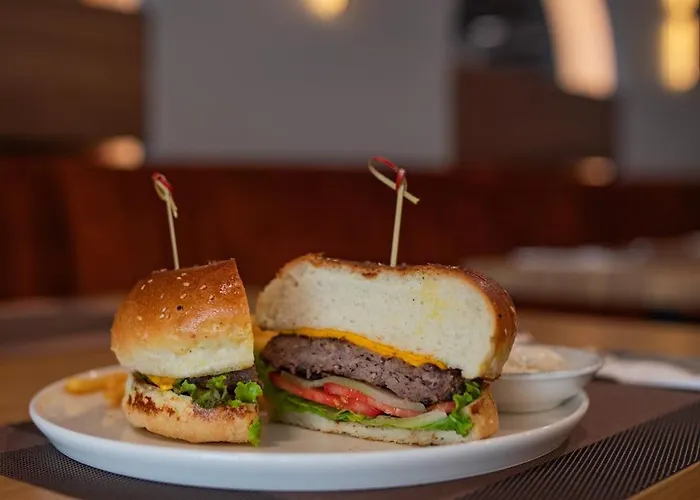 Ramada By Wyndham Ξενοδοχείο 5*