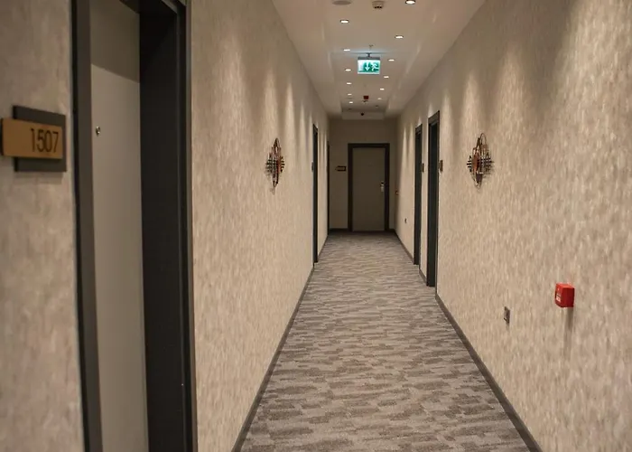 Ramada By Wyndham מלון 5*
