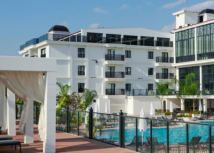 מלון Ramada By Wyndham 5*