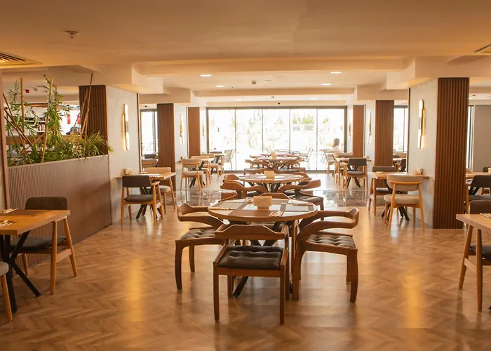 Ramada By Wyndham 5* דלמן