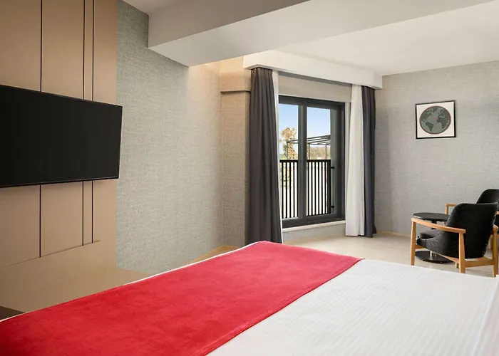 מלון Ramada By Wyndham דלמן