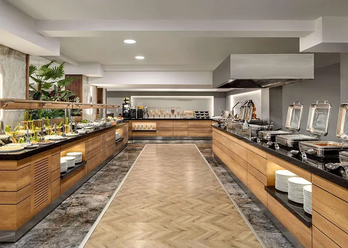 Ramada By Wyndham מלון 5*