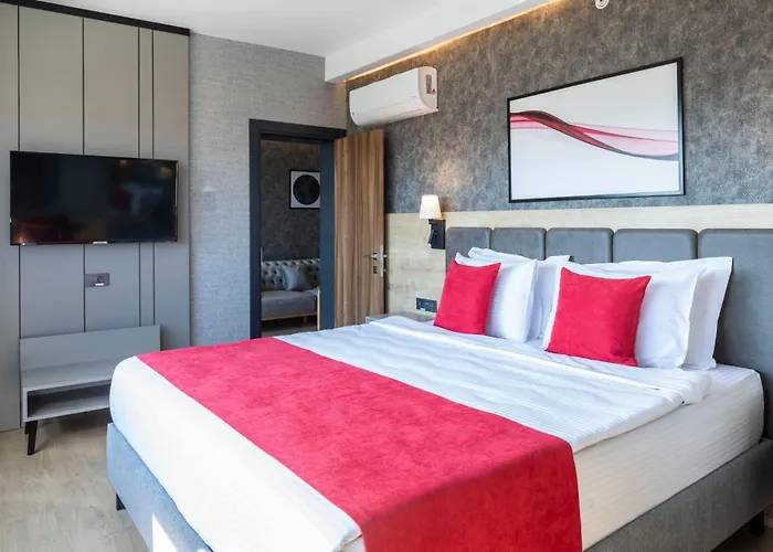 מלון Ramada By Wyndham 5*