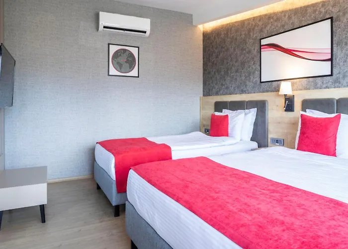 מלון Ramada By Wyndham דלמן
