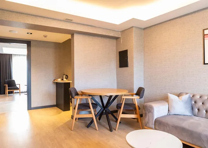 Ramada By Wyndham מלון 5*