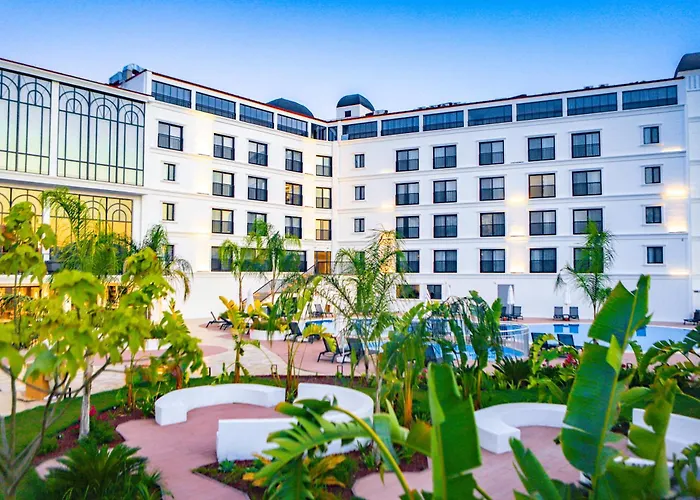 Ramada By Wyndham מלון 5*