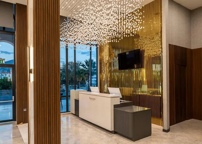 Ramada By Wyndham מלון דלמן
