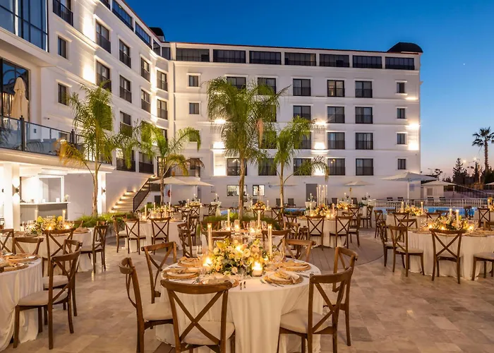Ramada By Wyndham מלון 5*
