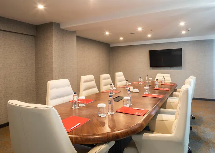 Ramada By Wyndham מלון 5*
