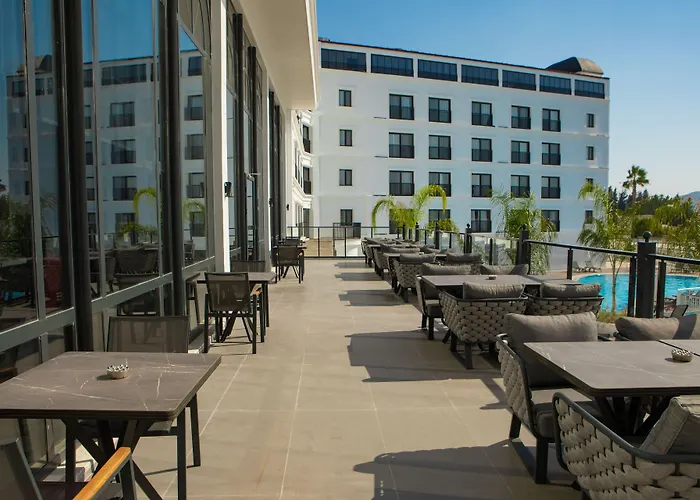 Ramada By Wyndham מלון 5*